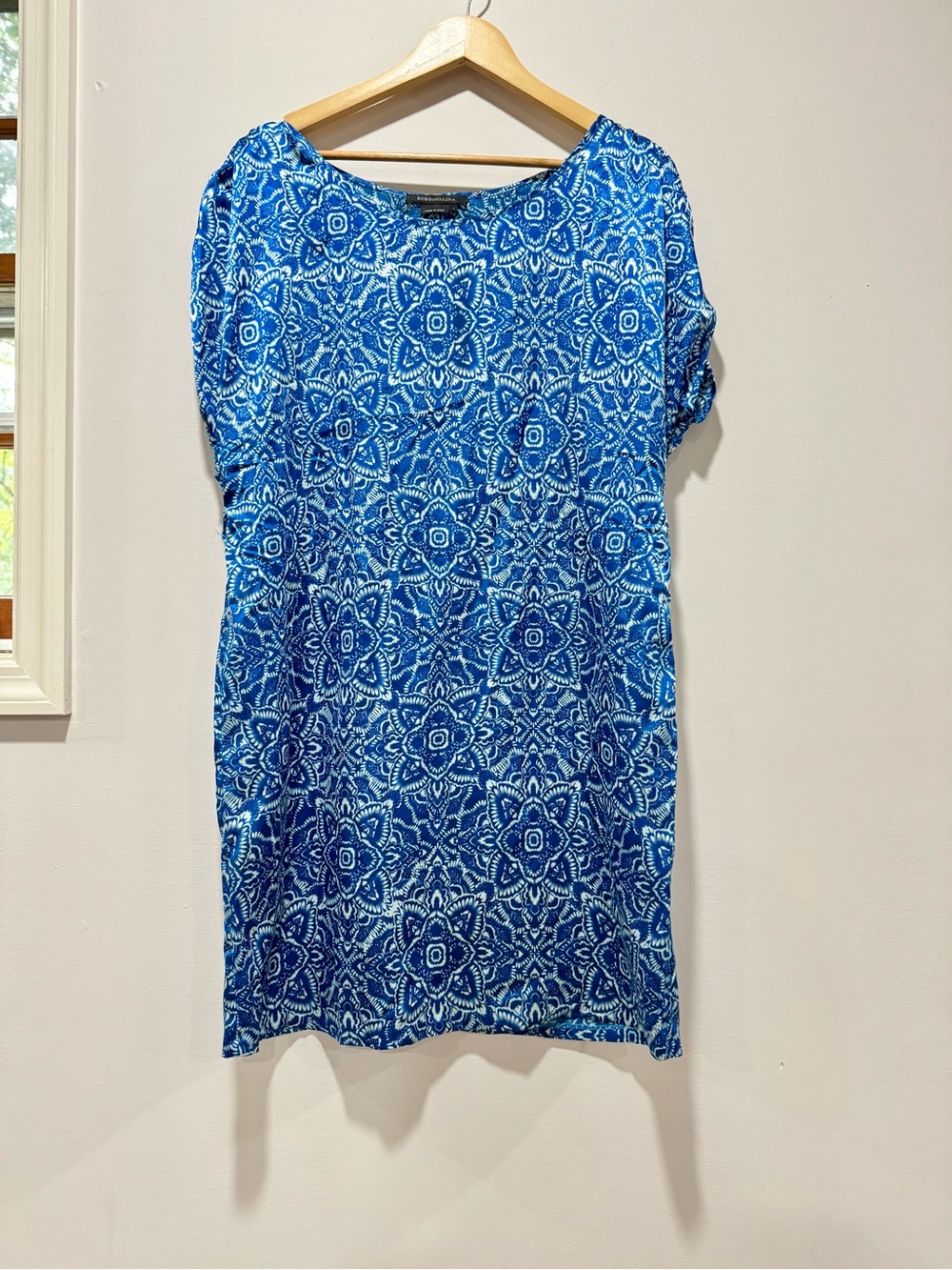 🔥 BCBGMaxAzria Blue & White Printed Midi Dress